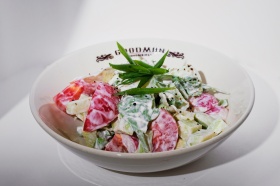 Свежие огурцы, спелые томаты и зелень со сметаной/Fresh cucumbers, ripe tomatoes and herbs with sour cream